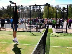 Underlag - konstgräs Padel spelas på små ytor och har ett högt slitage jämfört med många andra sporter.