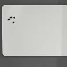 Skrivtavlan kan även användas solitärt stående på hjulen mot en vägg när den inte hänger på vägglisten. MOOW WHITEBOARD SYSTEM Skrivtavla vägghängda.