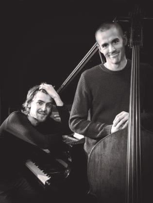 Foto: Stefan Engqvist Foto: Thron Ullberg Chapter Two Nisse Landgren och Johan Norberg 25/10 Förband: Joel Lyssarides & Josef Karnebäck Duo I vår strävan att ge arbetstillfällen till unga musiker har