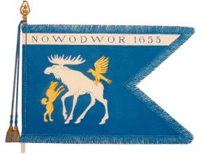 Description of the colour of Norrland Signals Battalion On blue cloth in the centre the Swedish minor national coat-of-arms, three yellow crowns placed two and one.