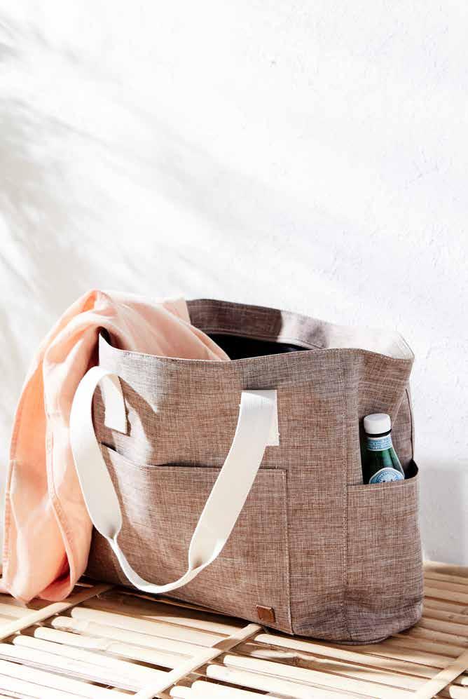 5440 blå 5442 beige 5444 grå Strl: 45x35x15 cm Förp: plastpåse Pris 1-49 st 169 SEK Pris vid 50 st 159 SEK BONSALL BADLAKAN Ett vävt, högabsorberande velourbadlakan av 100% ekologiskt odlad bomull