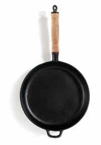 Fungerar även utmärkt till att tillaga bröd, pizza, grönsaker, heta räkor eller andra små ting som lätt trillar igenom gallret på grillen. Fungerar på de flesta typer av hällar inklusive induktion.