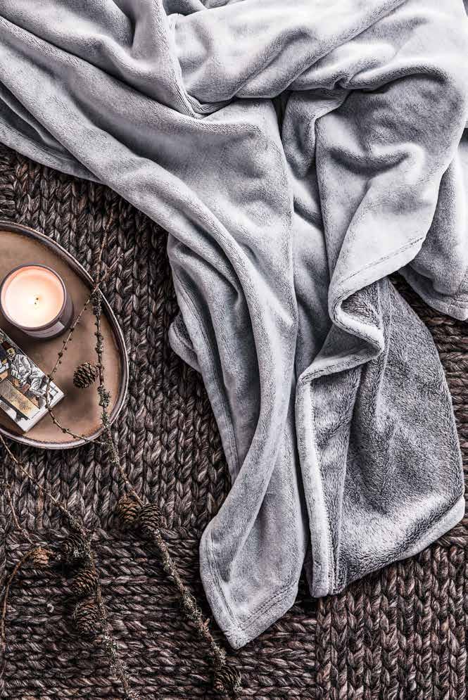 HARROW PONCHO Melerad fleeceponcho i 280 gsm crystalfleece. Tack vare den fina fibern i fleecen så upplevs denna poncho extra mjuk och varm i jämförelse med vanlig fleece. Artnr.