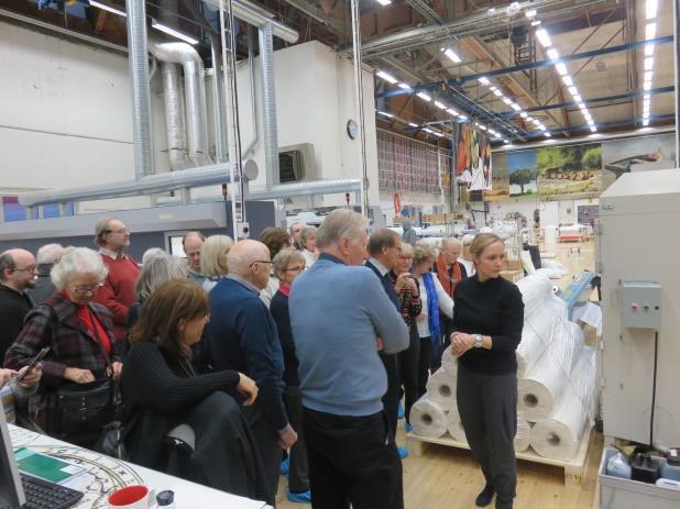 Ramström oss runt i lokalerna. Bl.a. berättade hon om sin far, grundaren av företaget och hans pionjäranda som efter
