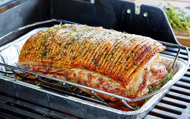 Camping och grillning hör ihop SKINKA MED LIME OCH KRYDDOR Ett smakfullt inslag på julmiddagen julskinka med knorr 4 personer Ingredienser 1 1,5 kg skuren fläskkotlettrad 1 2 msk grovt salt 2 lime,
