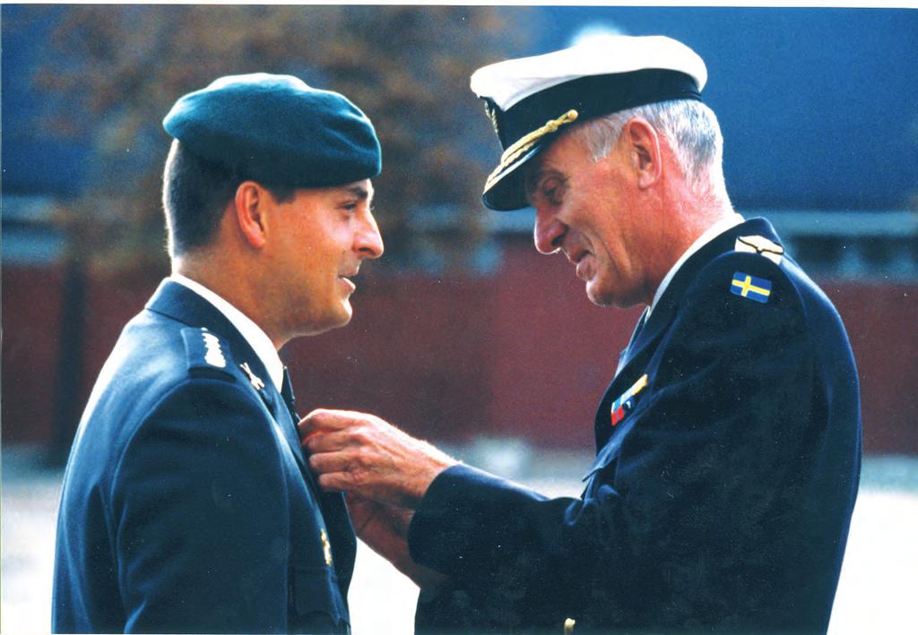 Utmärkelsetecken på militära uniformer Decorations