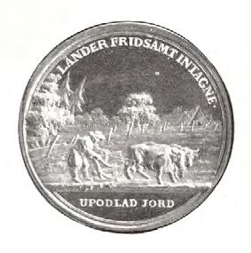 These medals have existed during more than 500 years, most often with the picture of the sovereign and are sometimes possible to wear.