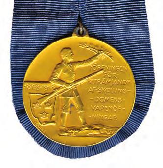 1914 Ribbon: Gold - dark blue moiré, silver - pale blue moiré d Föreningens för befrämjande av skolungdomens vapenövningar/skolskyttefrämjandets förtjänstmedalj i guld och silver (e), SkolVGM/SM.