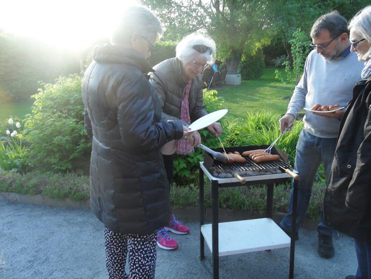 Då njuter vi av promenaden och löser frågorna, efteråt finns det möjlighet till