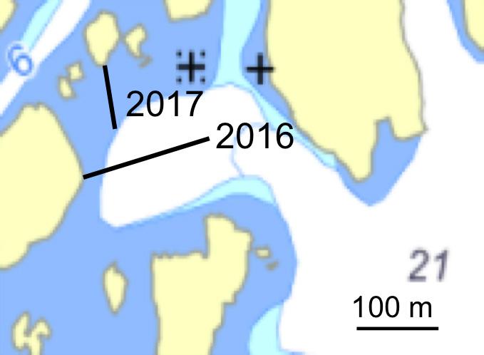 ihop nätet utifrån och bita sönder fisken genom nätet.