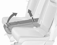 Släpp handtaget och se till att sätet spärras i detta läge. 9 Varning Lossa armstödet innan du lyfter det bakre mittre ryggstödet.
