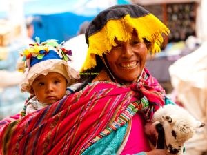Tur till Inka folkets heliga dal (Inca s Sacred Valley). 2 dagars tur till Machu Picchu. Stadsrundtur i Quito. 5 dagars Tourist Class kryssning runt Galapagos öarna.