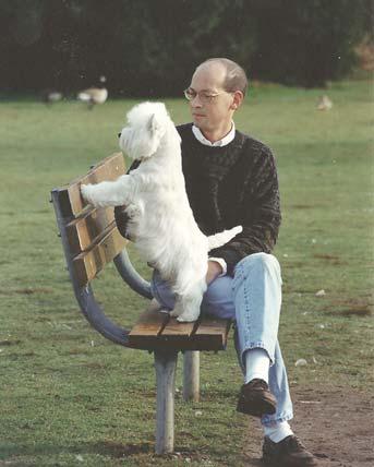 Detta för att kunna stå emot väder och vind. Karaktär Westien är en modig, uthållig, tillgiven och energisk hund. Samtidigt är det en tuff liten hund som gillar mänsklig kontakt.