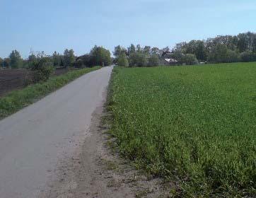 Bild 6, Sölve grustag. I bakgrunden vindkraftverk utanför planområdet. Bild 7, Sohajans norra del möter odlingslandskapet. låglänt område med ett flertal små diken i nordsydlig riktning.