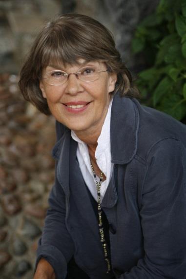 Ildikó Márky som kom till Sverige från Ungern 1956, har skrivit flera romaner och varit verksam som översättare. Dessutom har hon varit överläkare och professor i barnonkologi.