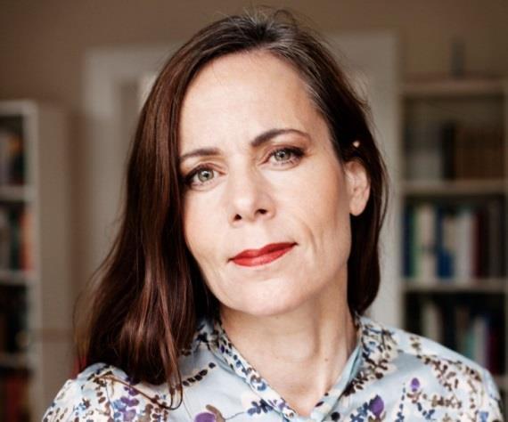 Sara Danius är en av våra stora prisbelönta essäister och kulturskribenter samt professor i litteraturvetenskap vid Stockholms universitet.