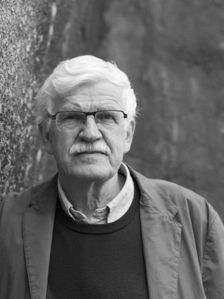 Gunnar D. Hansson, docent och adjungerad professor i Litterär gestaltning vid Göteborgs universitet, tillhör Sveriges finaste lyriker och översättare som har fått en lång rad stora litterära priser.