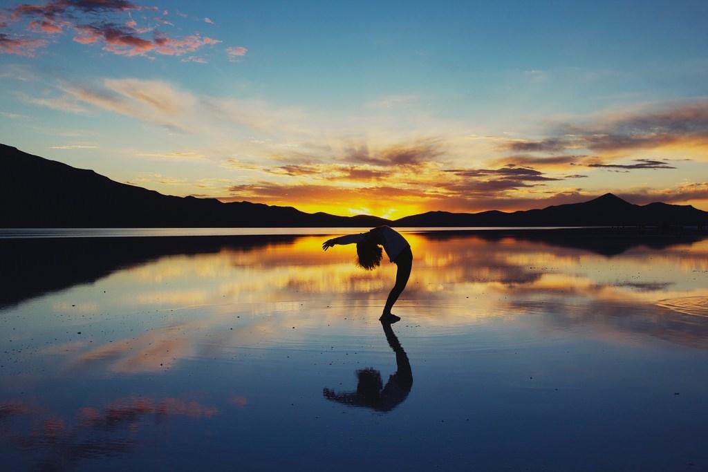 cöm 1-24 juni 5 juni Skogsbad med mindfulness Fö lj med Mindfulnessinstruktö ren öch naturguiden Felicia Eckersten fra n Förce öf Nature pa ett sa kallat skögsbad i Sö dera sens