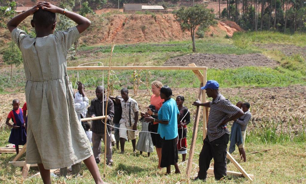 HÅLLBAR SAMHÄLLSUTVECKLING PÅ UGANDAS LANDSBYGD 2017-10-26 Av: Arkitekter utan gränser Arkitekter utan gränsers projekt ASF St Catherine har sin bas i staden Muhanga, som ligger i Kabaledistriktet i