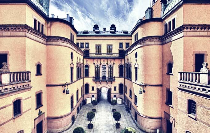 Kulturhuset ligger med 3 miljoner årliga besök på andraplats i hälarna på Liseberg bland Sveriges mest besökta kulturinrättningar. Debatter och manifestationer är täta.