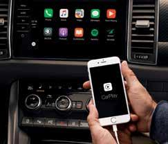 Dessutom är alla installerade applikationer som är certifierade som säkra för bilar kompatibla med MirrorLink, Apple CarPlay eller Android Auto.
