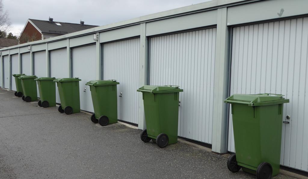 Snöröjning Styrelsen upphandlar entreprenör för snöröjning och halkbekämpning, eventuella synpunkter på plogning och sandning lämnas till styrelsen.