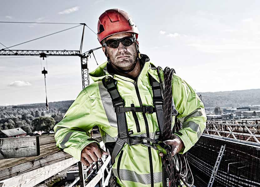 Alla som arbetar där det finns risk för fall skall enligt AFS 1999 ha en information om risk med arbete på hög höjd och de olika skydd som finns att tillgå Helsele Cresto 1128 En revolutionerande