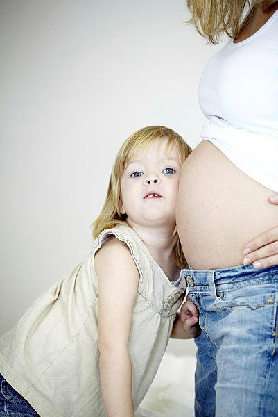 När ska den gravida kvinnan vaccineras? Enligt Folkhälsomyndigheten bör vaccination av gravida erbjudas efter vecka 16.