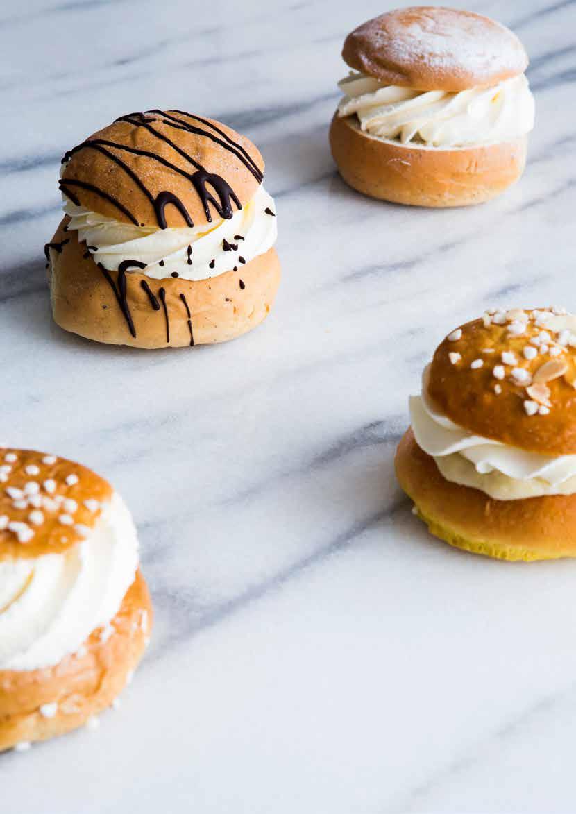 SEMLOR Art nr 242095 Semlor 2-pack Helt färdig semla, packade i 2-pack. Bara att tina! 145g x2 21st 2-pack Tina upp Succe Semlan tillsammans med goda nyheter! Semlan är en så omtyckt tradition.