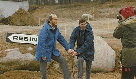 1989 Under detta år tas beslutet att det är dags att bygga en ny, mer modern och anpassad fabrik. Planer och ritningar tar form.