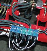 Elektromagnetventilen kräver endast ett dbbelverkande hydralttag. Samtliga hydralfnktioner styrs enkelt och bekvämt från förarplats med kontrollenheten.