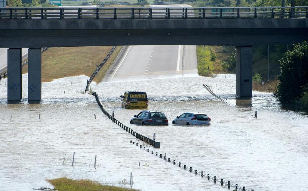 Urbanisering och klimatförändring En utmanande kombination Kan man kombinera en förtätning av staden med attraktiva ytor och hållbar dagvattenhantering? Eller måste vi räkna med att det blir så här?