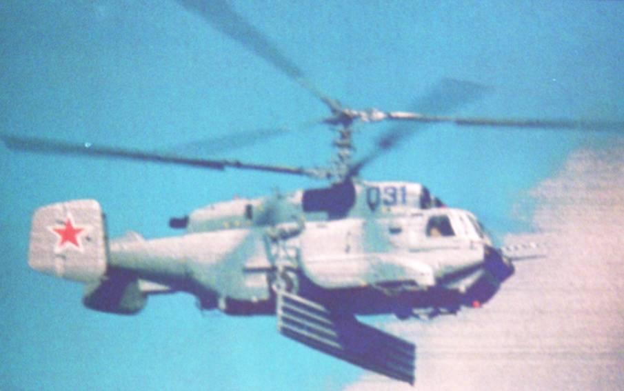 Bilaga 1 ÅRSRAPPORT 2011 Sida 66 (161) Bild 75. Ka-31 Foto: Kamov Under lastutrymmet finns ett utrymme med ett cirkulärt fäste för radarantennen (antennlängden är 6 m).