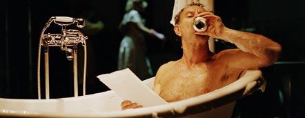 6. HUR FRAMSTÄLLS INVANDRARE PÅ VÅRA SCENER OCH PÅ FILMDUKEN? Regissören Ragnar Lyth har medvetet valt att låta titelrollen spelas av en skådespelare med invandrarbakgrund.