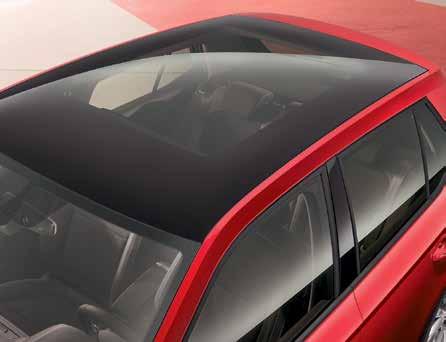 PANORAMATAK (TILLVAL) Bilens attraktionskraft kan belysas av panoramaglastaket, som sträcker sig hela vägen