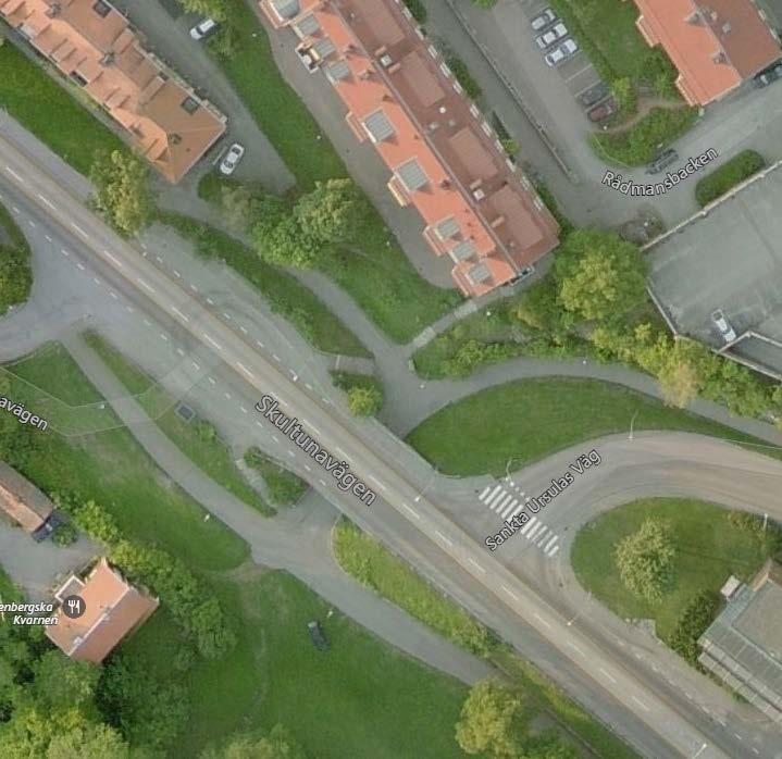 MARK OCH VEGETATION Idag på marken finns en impediment gräs yta och en cykelbanan som går rakt genom. Cykelvägen försätter under tunnel och nå andra sidan av Skultunavägen.