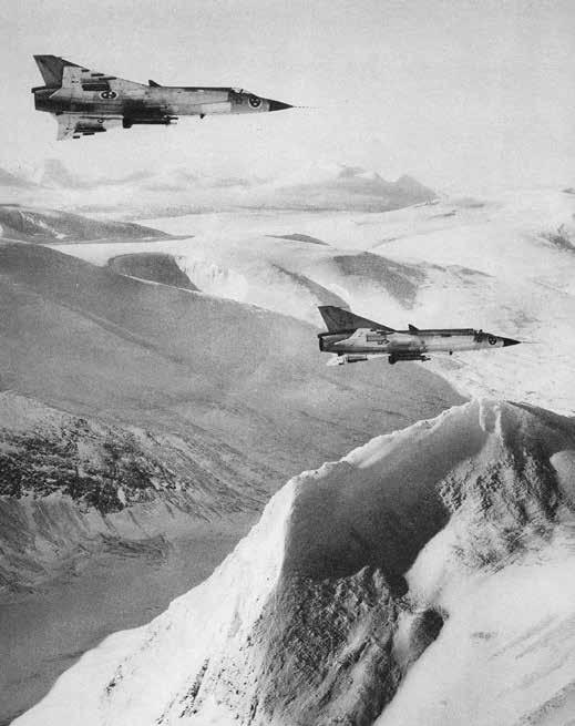 Även om huvuddelen av flygförbanden var utgångsgrupperade i Sveaoch Götaland övade man regelbundet i Norrland. Flygvapnet skulle kunna kraftsamlas i alla operationsriktningar.