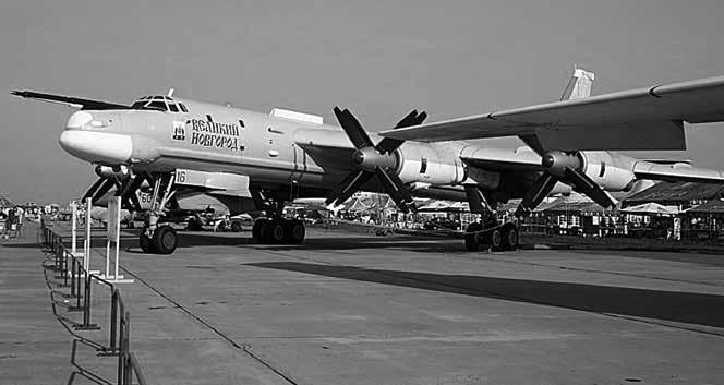 Sovjetiska flygplan Bombplanen Sovjetunionen och dess satellitstater hade kunnat anfalla med 1958 1966 var Tu-16 Badger, Tu-95 Bear, M-4 Bison och Tu-22 Blinder.