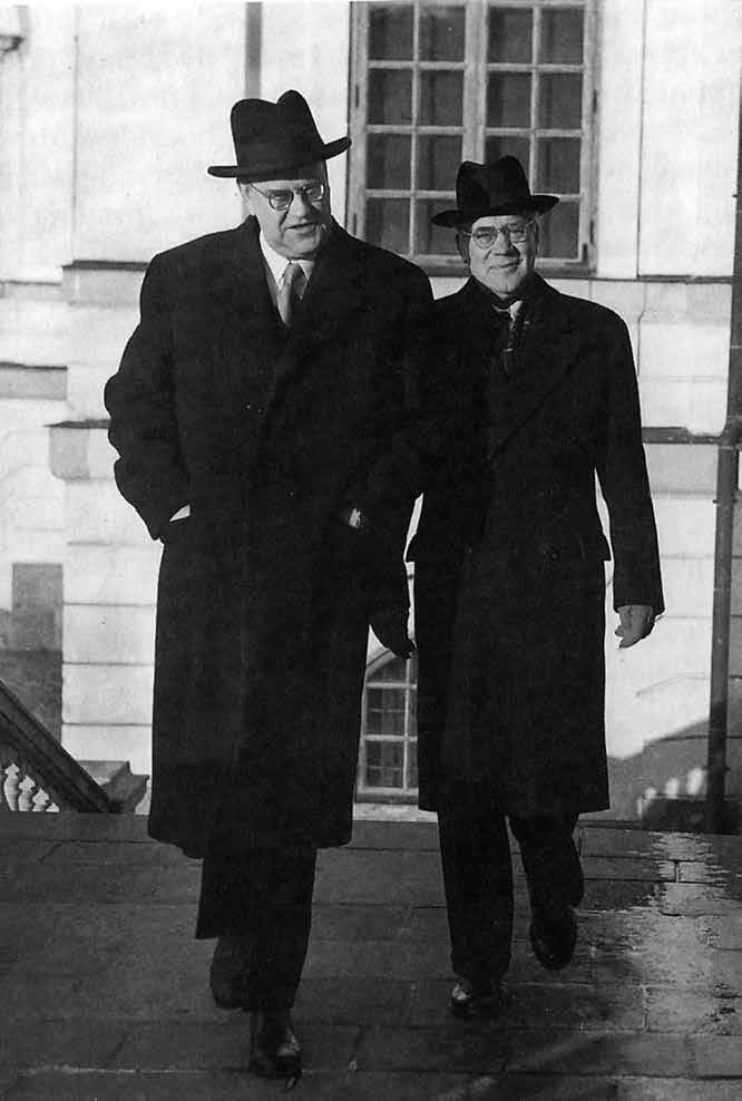 28 Tage Erlander (statsminister 1946 69) och Östen Undén (utrikesminister 1945 62, samt en kortare period under