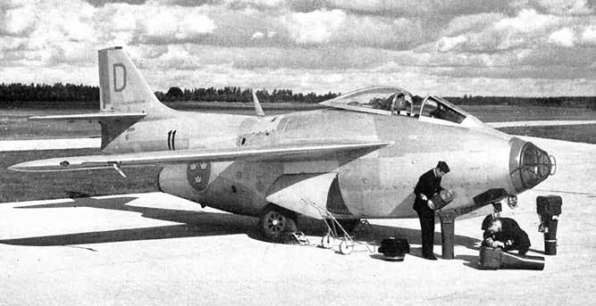 S 29C levererades 1954-56 och ersatte då S 31 Spitfire, varifrån exempelvis kamerasystemet Ska 10 med 92 cm brännvidd också ärvdes, kompletterat med andra kameror.