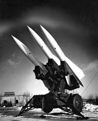 Inför försvarsbeslutet 1958 utreddes frågan igen, med samma resultat, och därefter tillsattes en studiegrupp, luftmålsutredningen (LUR-58), som utvecklade dessa tankar.