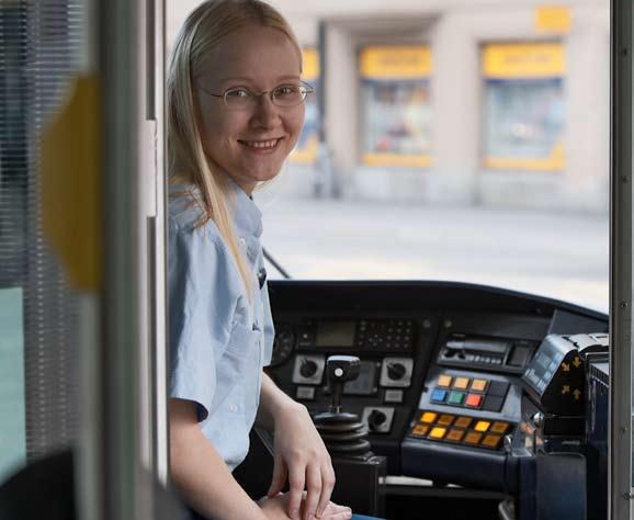 Mika Lappalainen Mari Hohtari Tack vare det milda vädret pågick gatubygget för fullt ända till årsskiftet. Bland objekten fanns bl.a. gatorna i Tilkka-området, Skomakarbölevägens bullerskydd och ramperna vid Hermanstads strandväg samt cykelvägsarrangemangen i Haga.