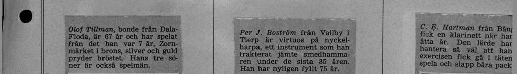 Samtidigt hade alla landets spelmän strömmat samman också de i nationaldräkter.