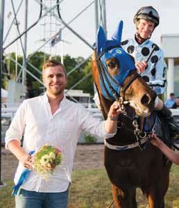 Rykande heta tips till loppen! Julian McLaren är galopptränare men ses även ofta i TV12, TV4 och i Dubbelt Upp, där han är galoppens tipsexpert.