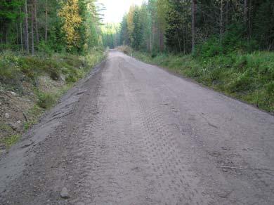 Traktorn körde två gånger på sidorna och 4 gånger i mitten med vibrovälten, dock utan påslagen vibration eftersom detta minskade risken för uppluckring av flygaskan.