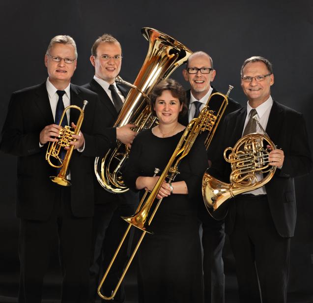 6 (11) Bon appétit med Zoie Finer En välsmakande musikalisk meny av jazz, pop, visor, rock, soul och blues med personlig touch. Gruppen bjuder på ett brett program som passar alla tillfällen.