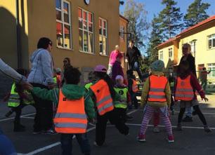 Parkskolans förskola På Parkskolan strävar vi e er a utveckla glada, nyfikna barn som vill, kan och vågar ta för sig.
