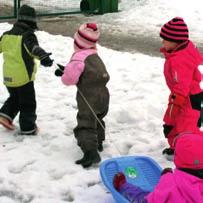 Förskolan Myran Förskolan Myran är e föräldrakoopera v med barn mellan 1 5 år. Verksamheten drivs llsammans av pedagoger, föräldrar och styrelse.