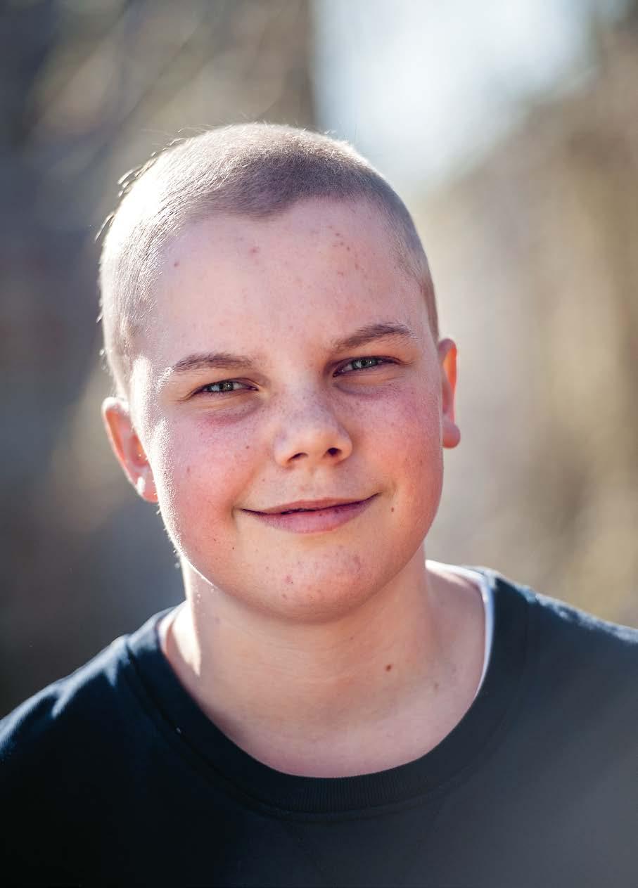 ADAM EKDAHL, 15 ÅR, tycker att det jobbigaste med att ha cancer, lymfom, var att åka till sjukhuset samtidigt som kompisarna skulle spela match. Dessutom var han rädd.
