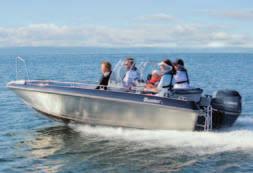 24 25 F60C F50F Maximal körglädje. Minimala utsläpp. Kompakta F60 och F50 är idealiska för vattenskidor och wakeboards och låter dig roa dig på sjön med gott samvete.